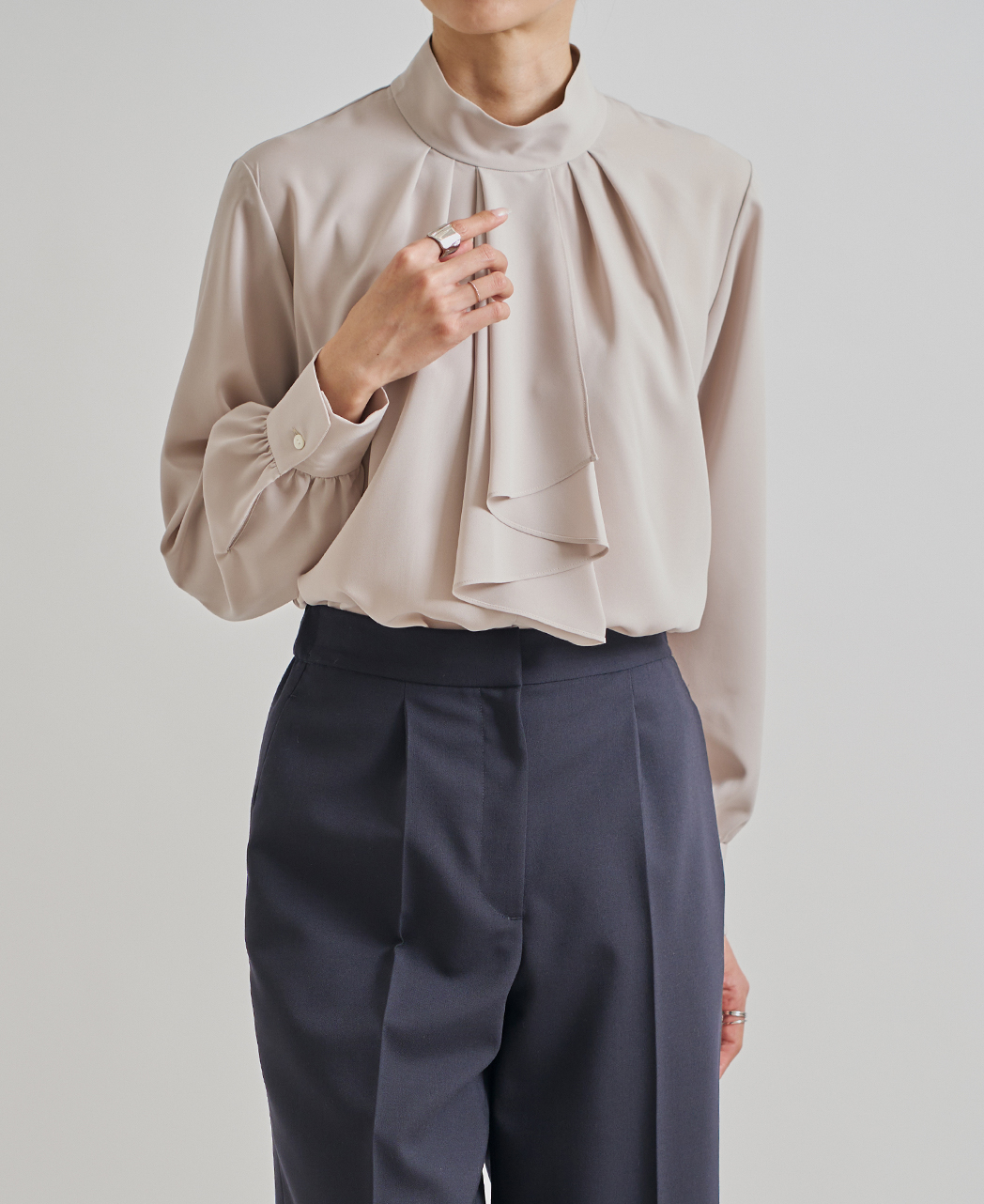 ブラウス/スタンドラッフルフリル