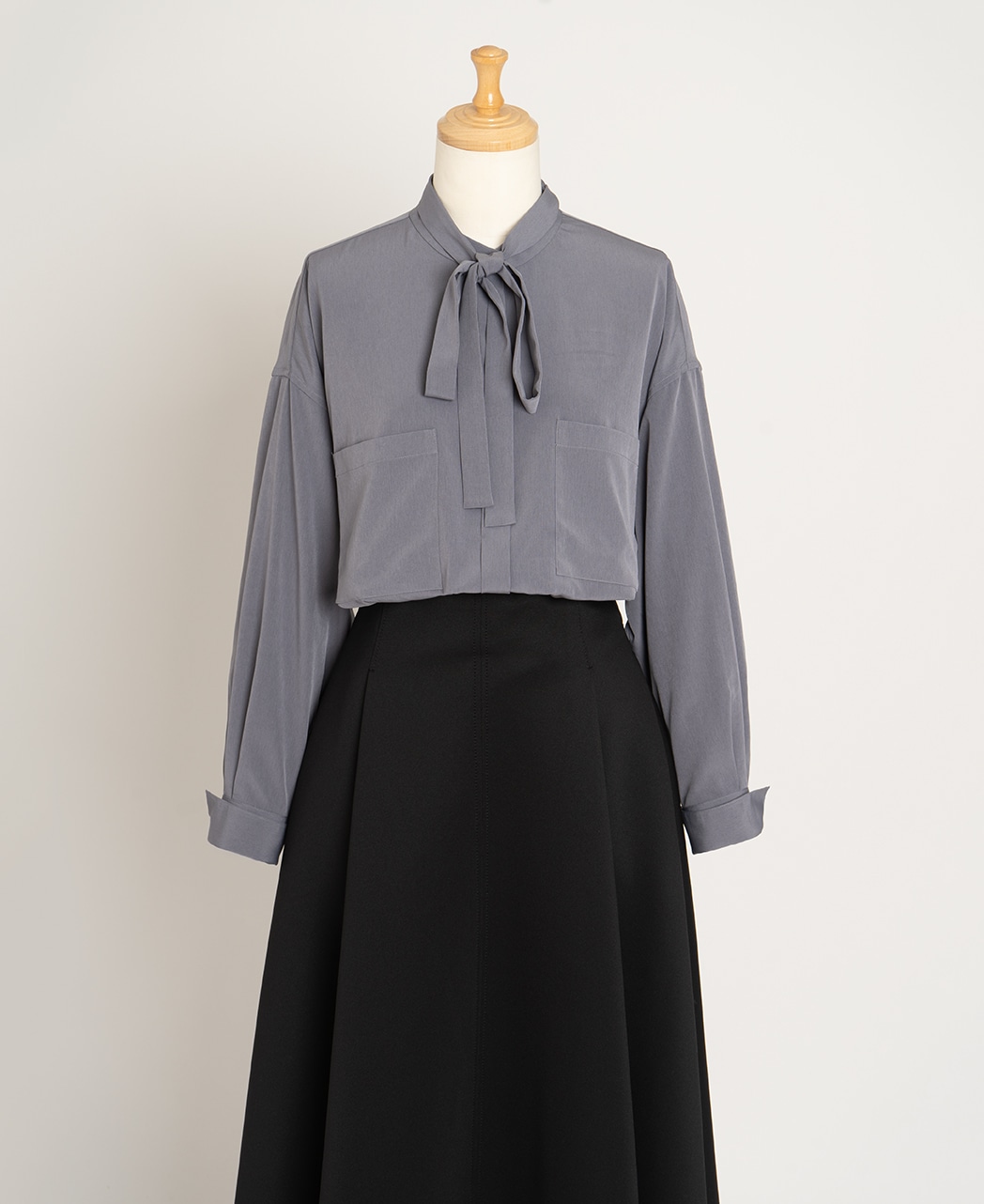 ブラウス/リボンタイ付き